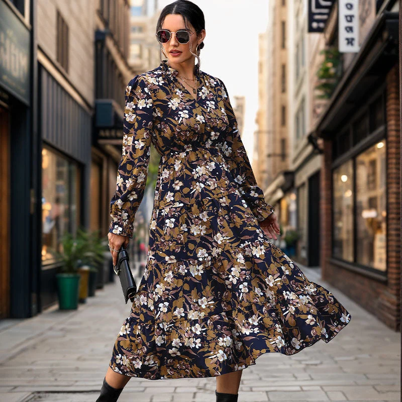 Damen Fließendes Blumen‑Midikleid mit V‑Ausschnitt, Smok‑Taillenband und Stufenrock Nord Taschen