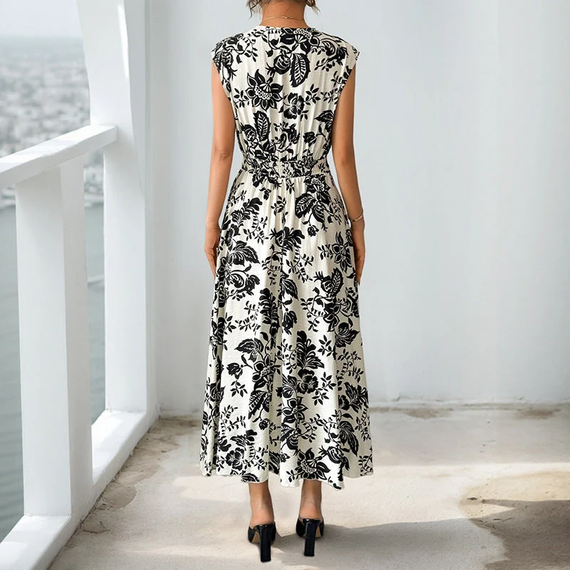 Damen Fließendes Midikleid mit V-Ausschnitt, geraffter Taille und Jacquard‑Struktur Nord Taschen