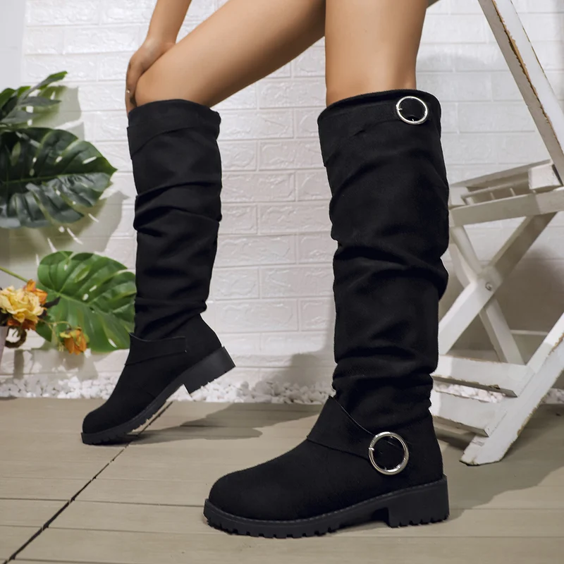 Damen kniehohe Slouch-Stiefel aus Wildlederoptik mit dekorativer Schnalle und rutschfester Profilsohle Nord Taschen