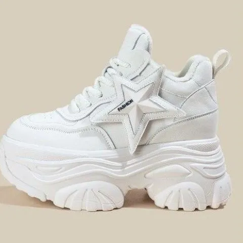 Damen Sportliche Plateau-Sneaker mit markantem Sternapplikation - Arvani