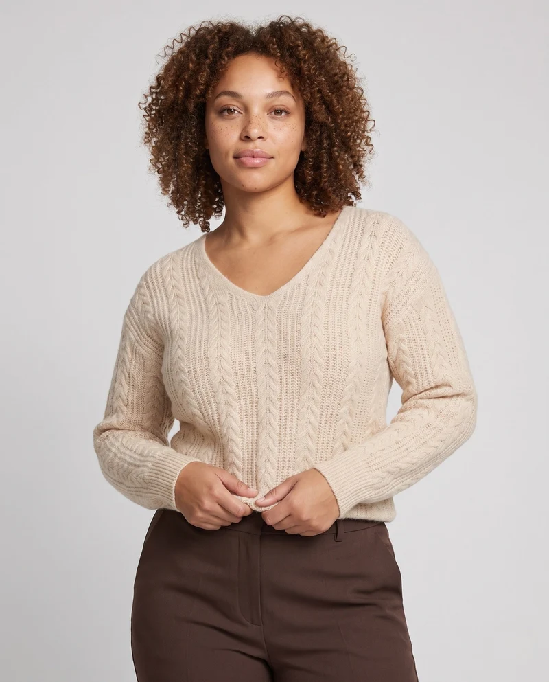 Damen Fluffiger V-Ausschnitt Kabelstrickpullover mit Offenen Details und Cashmere-ähnlicher Weichheit Nord Taschen