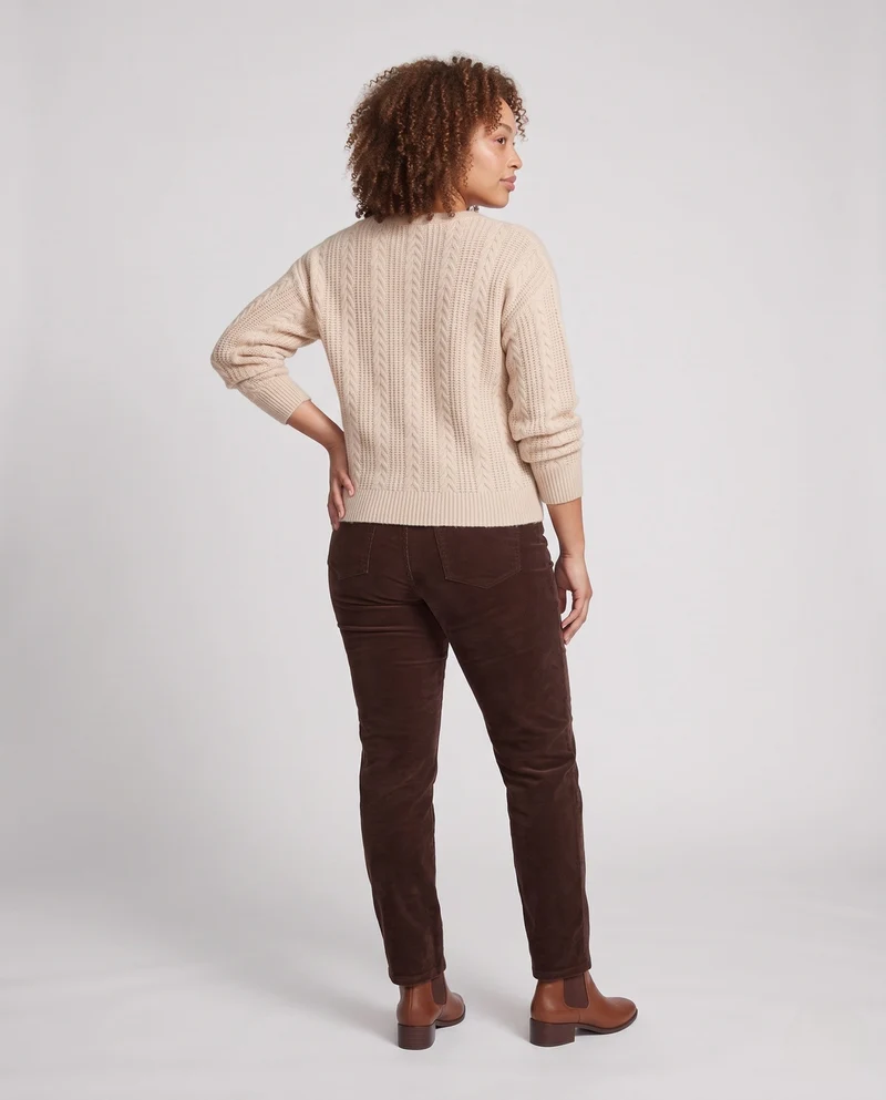 Damen Fluffiger V-Ausschnitt Kabelstrickpullover mit Offenen Details und Cashmere-ähnlicher Weichheit Nord Taschen