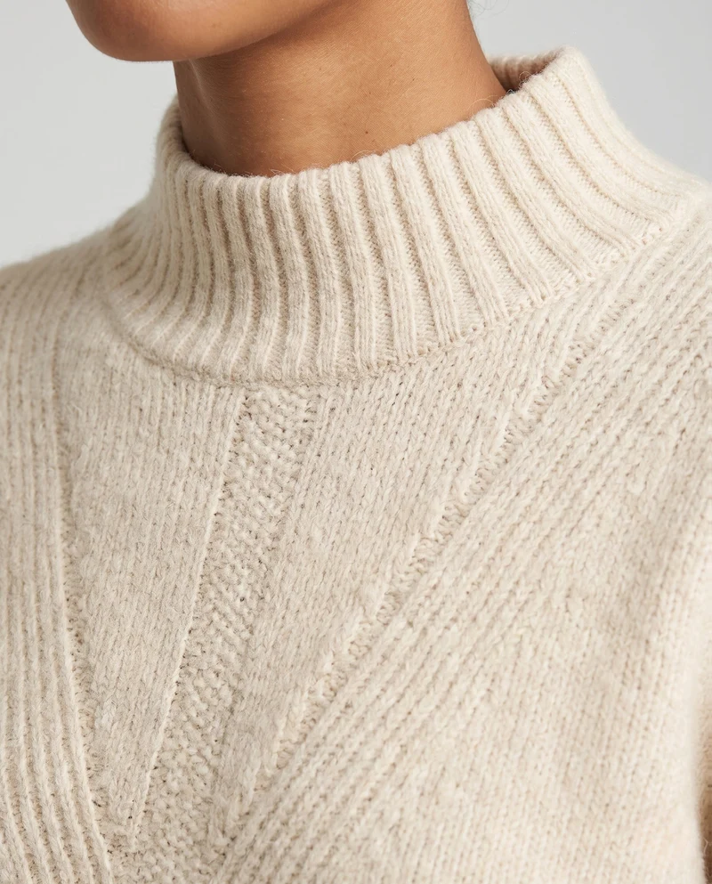 Damen Flauschiger Mockneck Pullover mit Kabelmuster und Offenes Panel Nord Taschen