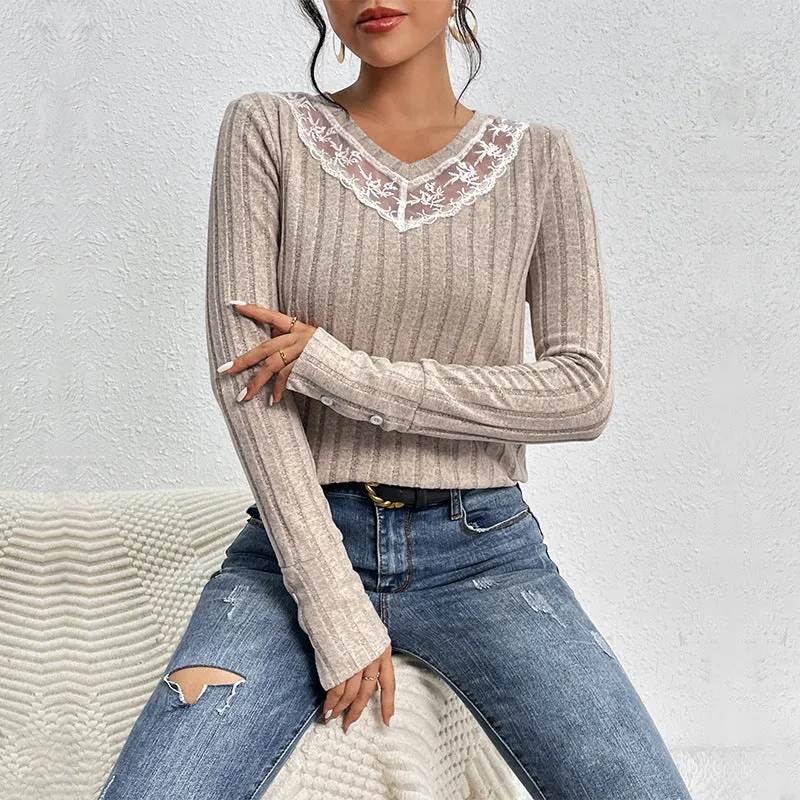 Damen Geripptes Feinstrick-Longsleeve mit V‑Ausschnitt und Spitzenpasse Nord Taschen