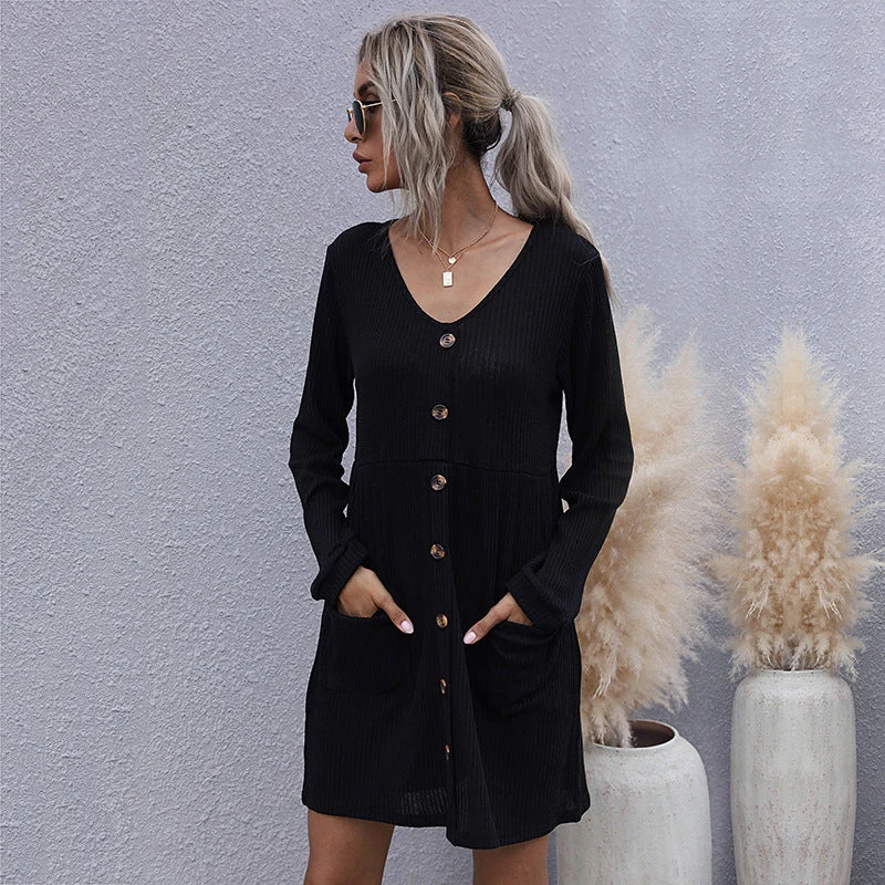 Damen Geripptes Strickkleid mit V-Ausschnitt, Knopfleiste und aufgesetzten Taschen Nord Taschen