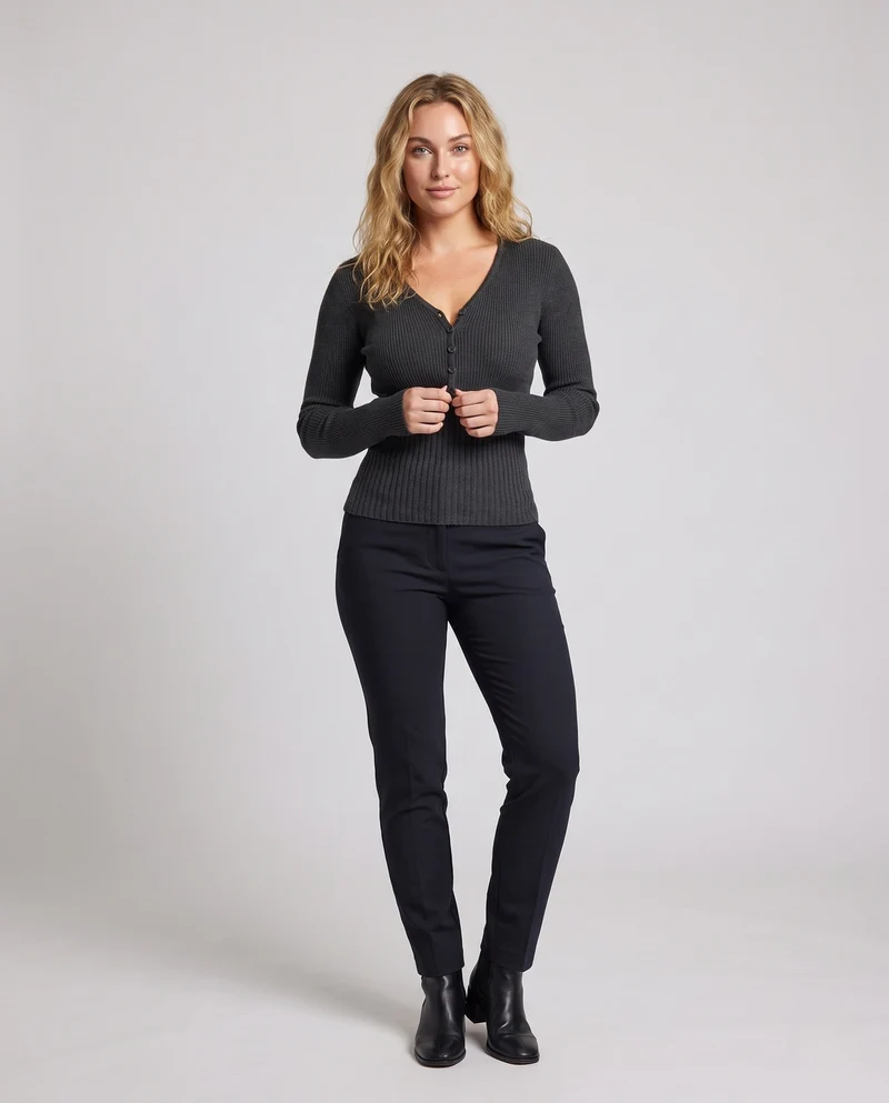 Damen figurbetonender gerippter Cardigan mit V-Ausschnitt und zartem Knopfverschluss Nord Taschen