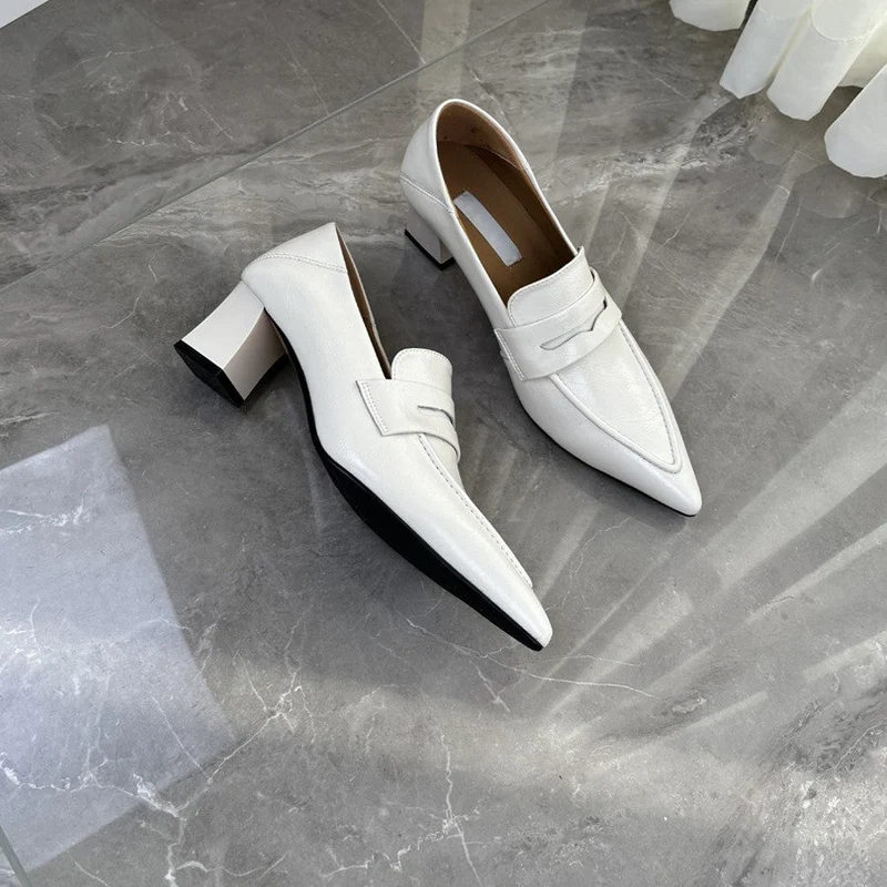 Damen spitze Pumps mit elegantem Riemen und bequemen Blockabsatz - Vittorelli