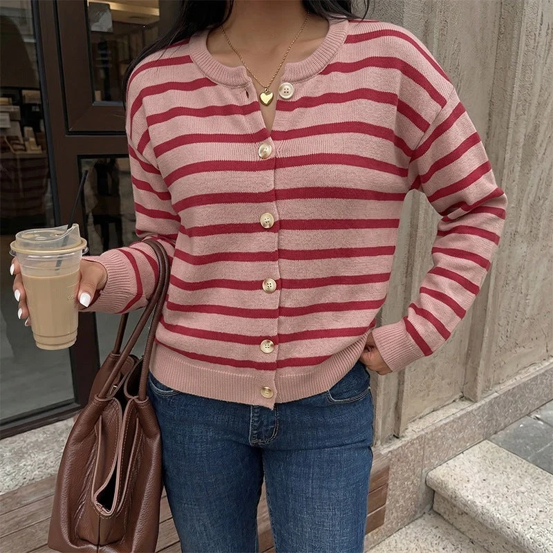 Damen Gestreifte Feinstrick-Button-Cardigan mit Rundhalsausschnitt und tailliertem Bund Nord Taschen