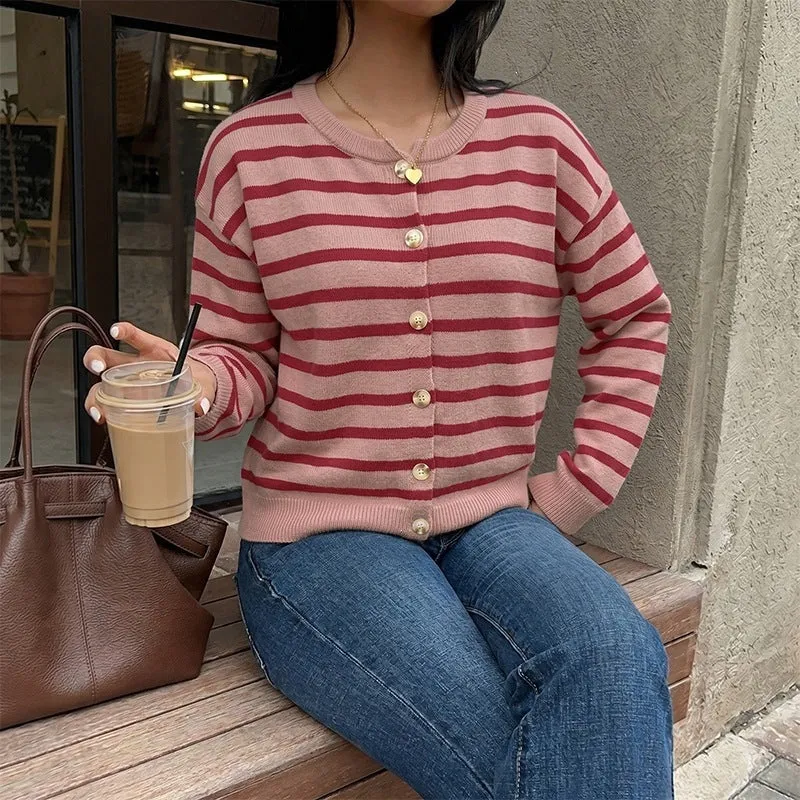 Damen Gestreifte Feinstrick-Button-Cardigan mit Rundhalsausschnitt und tailliertem Bund Nord Taschen