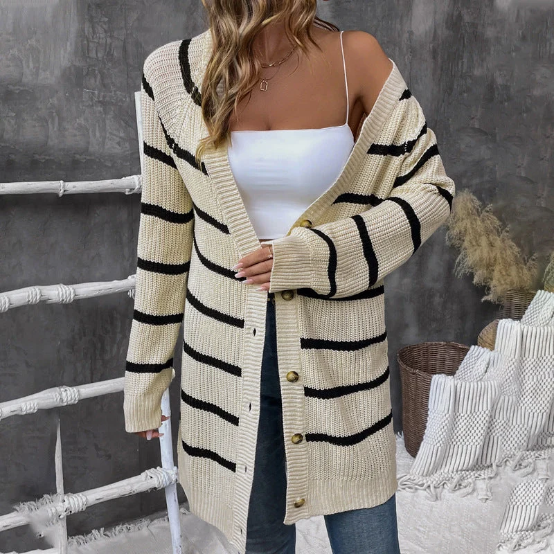 Damen Langer Oversize-Cardigan mit Rippenstruktur, Querstreifen und dekorativer Knopfleiste Nord Taschen