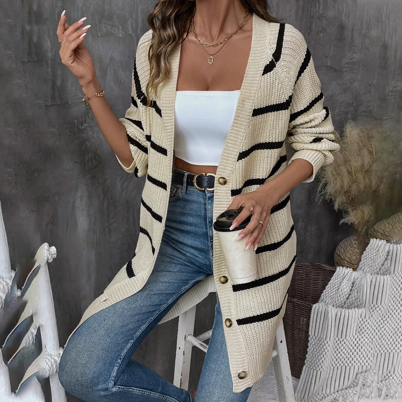 Damen Langer Oversize-Cardigan mit Rippenstruktur, Querstreifen und dekorativer Knopfleiste Nord Taschen