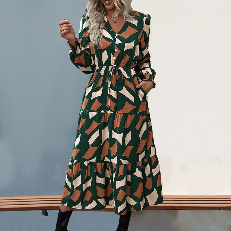 Damen Langes Stufen-Maxikleid mit grafischem Print, V-Ausschnitt, Kordelbund und gerafften Manschetten Nord Taschen