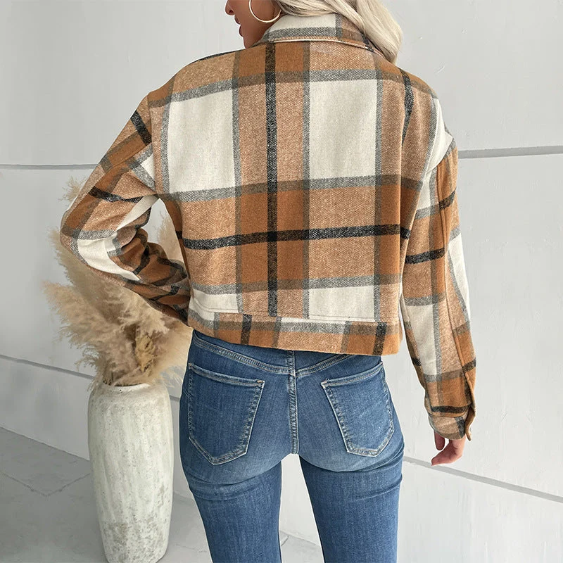 Damen Kurz geschnittene karierte Overshirt‑Jacke mit Brustklappen und Holzknöpfen Nord Taschen