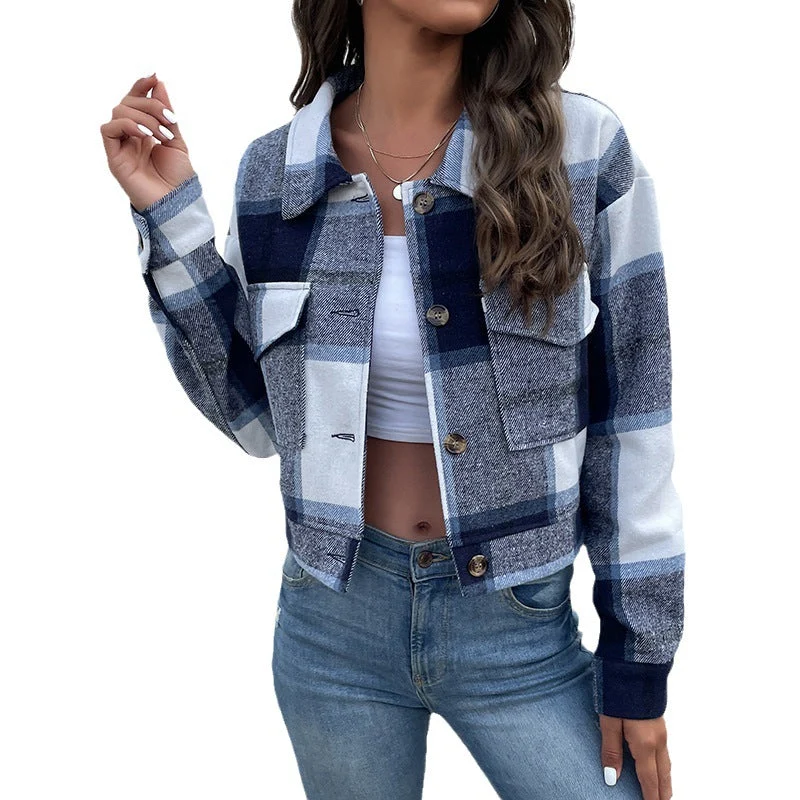 Damen Kurz geschnittene karierte Overshirt‑Jacke mit Brustklappen und Holzknöpfen Nord Taschen