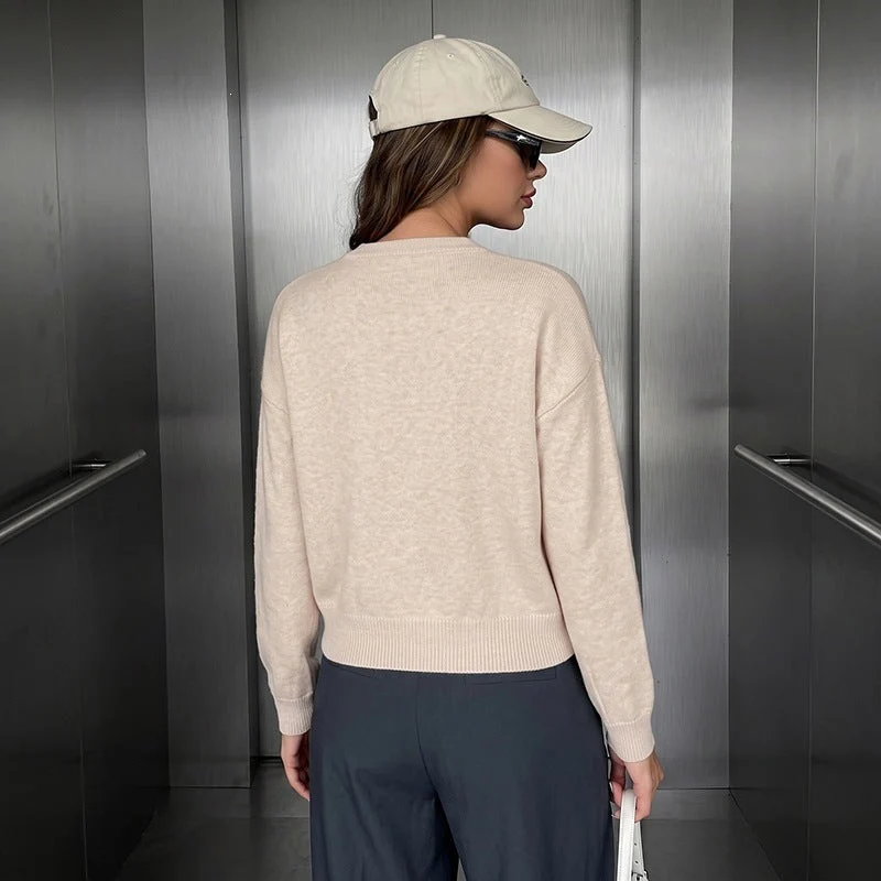 Damen Kurz geschnittener Strickcardigan mit chinesischen Knebelverschlüssen Nord Taschen