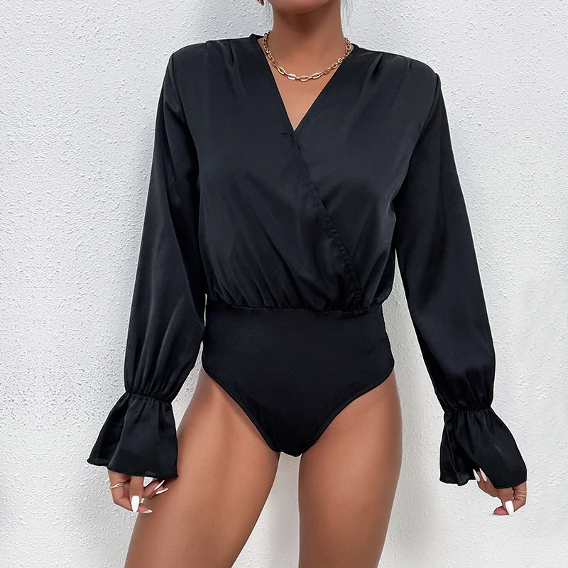 Damen Satin-Body mit Wickel-V-Ausschnitt, tailliertem Rippbund und Volantärmeln Nord Taschen