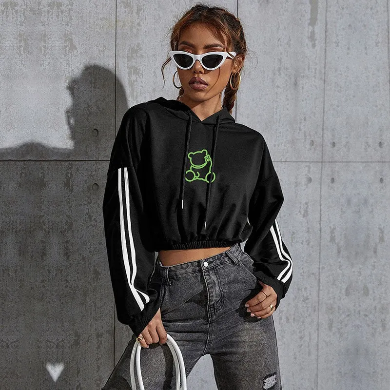 Damen Kurz geschnittenes Kapuzen‑Crop‑Sweatshirt mit Kordelzug, elastischem Saum und Kontraststreifen Nord Taschen