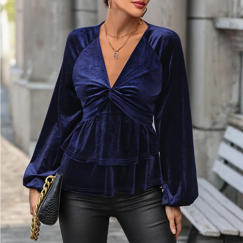 Damen Samtbluse mit tiefem V-Ausschnitt, Twist-Detail und zweistufigem Volant Nord Taschen