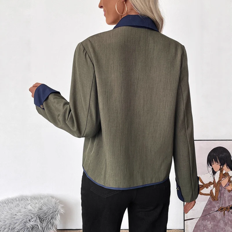 Damen Kurzblazer mit Kontrastpaspel, Umlegekragen und Zierknöpfen Nord Taschen