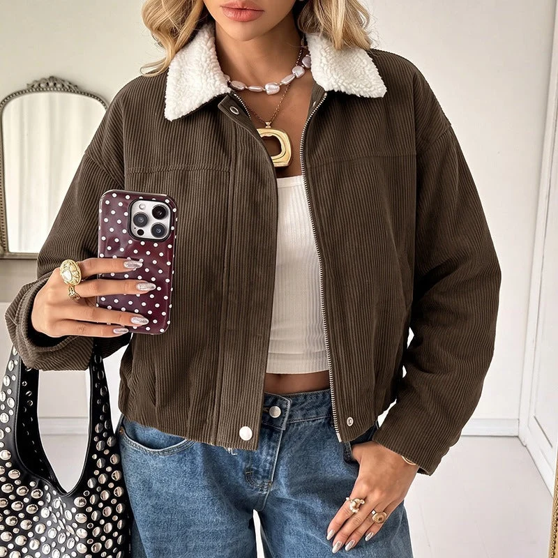 Damen Kurzgeschnittene Cordjacke mit Teddyfutter und Schafkragen Nord Taschen