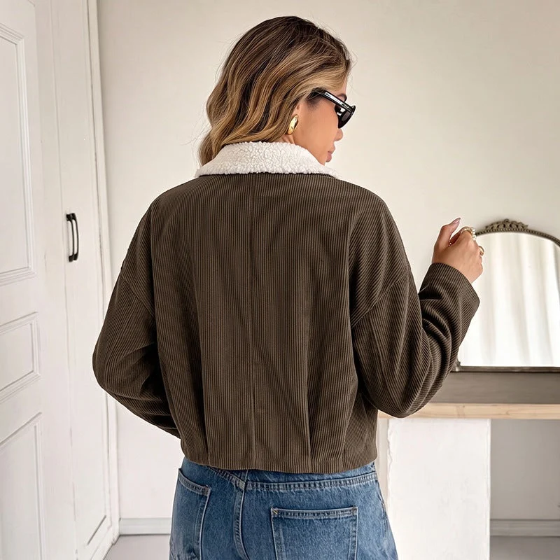 Damen Kurzgeschnittene Cordjacke mit Teddyfutter und Schafkragen Nord Taschen