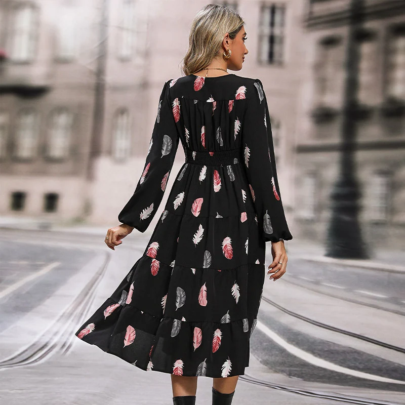 Damen Midikleid mit V-Ausschnitt, dreiviertel Ärmeln, Stufenrock und Federmuster Nord Taschen