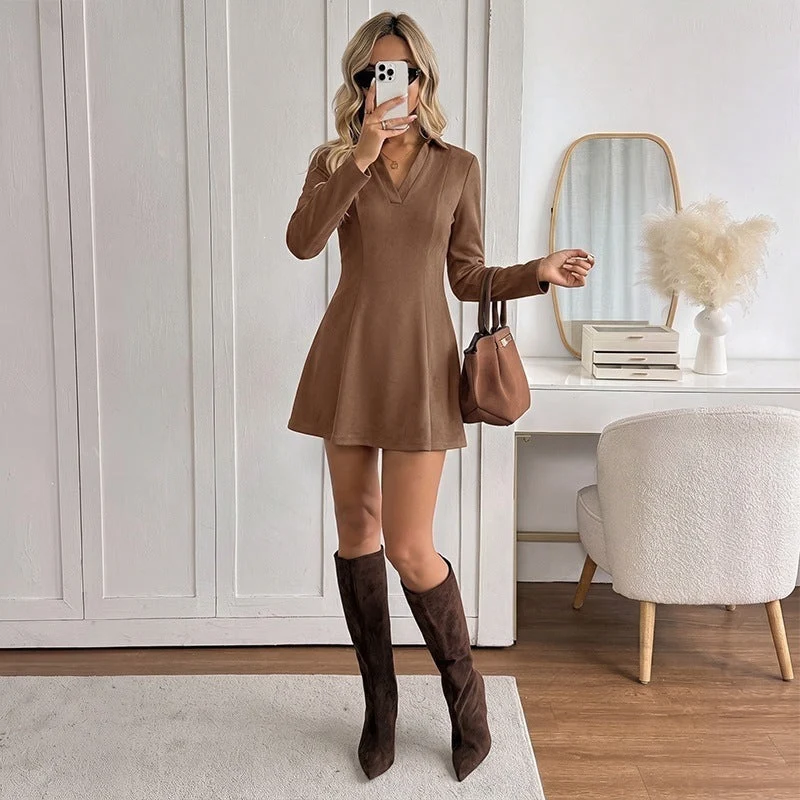 Damen Kurzgeschnittenes A‑Linien‑Minikleid aus Wildlederoptik mit V‑Ausschnitt und Hemdkragen Nord Taschen