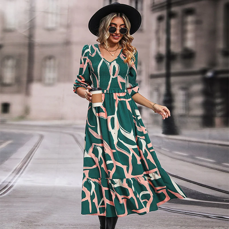 Damen Midikleid mit gerafftem Smok-Oberteil, V-Ausschnitt und ausgestelltem Volantrock Nord Taschen