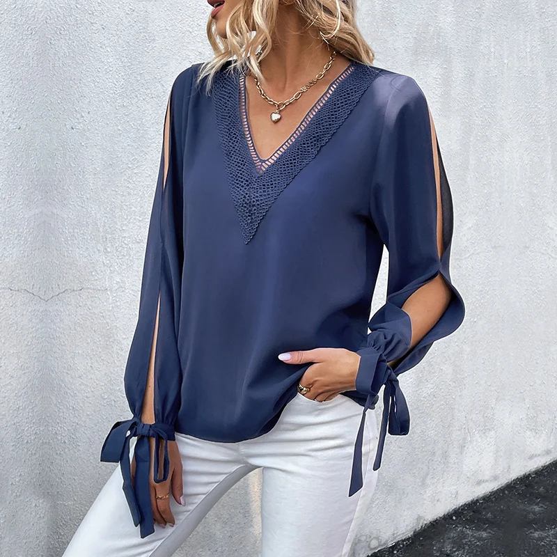 Damen Voile-Bluse mit V-Ausschnitt, Spitzenpasse, Ärmelschlitzen und Schleifenmanschetten Nord Taschen