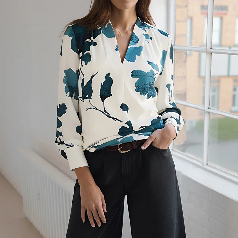 Damen Viskosebluse mit floralem Aquarellprint, V‑Ausschnitt und Manschetten Nord Taschen