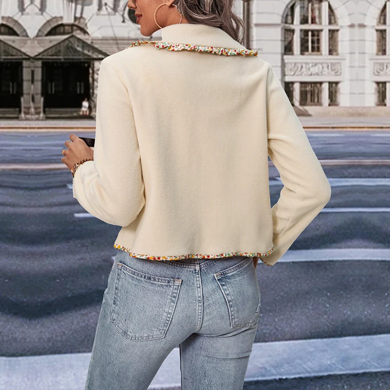 Damen Kurzjacke mit Peter-Pan-Kragen und floraler Bortenverzierung Nord Taschen