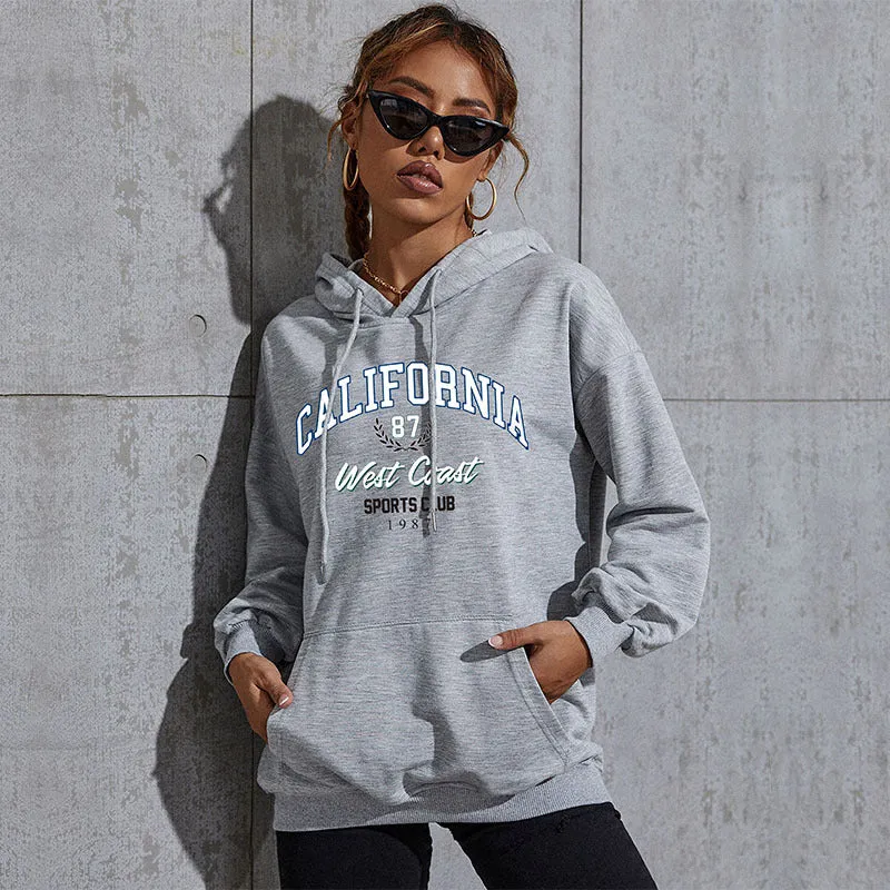 Damen Relaxed-Fit Hoodie mit Collegestyle-Frontprint und Kängurutasche Nord Taschen
