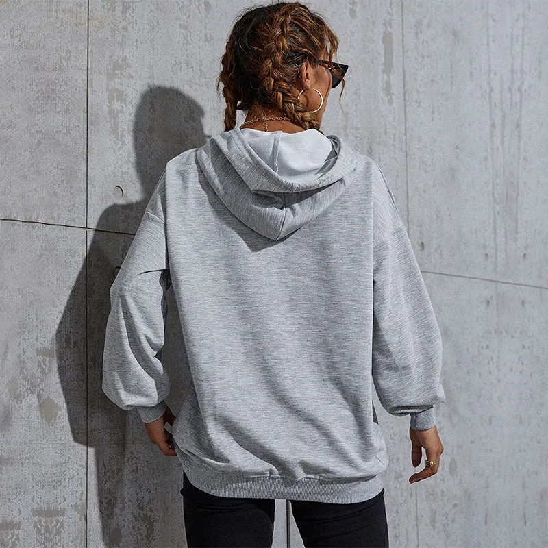 Damen Relaxed-Fit Hoodie mit Collegestyle-Frontprint und Kängurutasche Nord Taschen