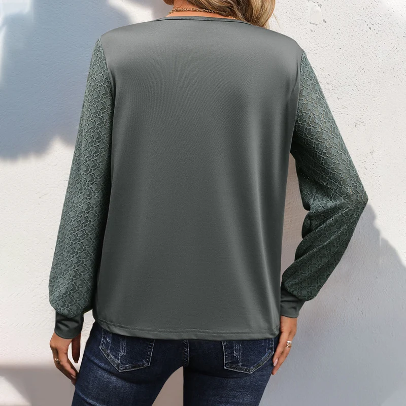 Damen V-Ausschnitt-Longsleeve mit satinähnischem Jersey und halbtransparenten Spitzenärmeln Nord Taschen