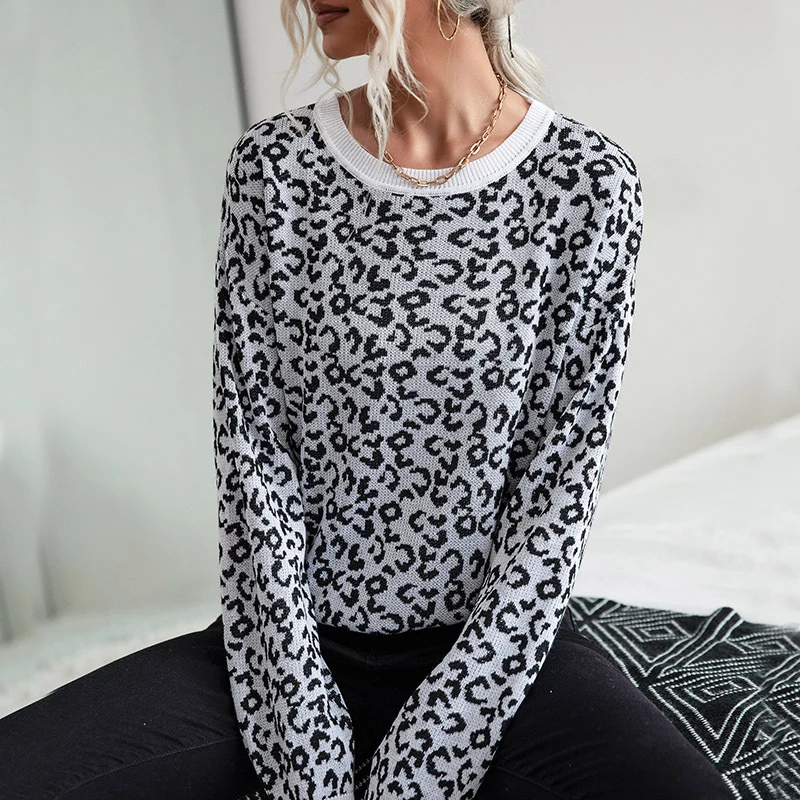 Damen Leichter Strukturstrick-Pullover mit Leoparden-Jacquard und geripptem Rundhalsausschnitt Nord Taschen