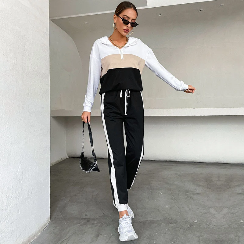 Damen Sportives Jogging-Set mit Kapuze, Tunnelzughose & Seitenstreifen Nord Taschen