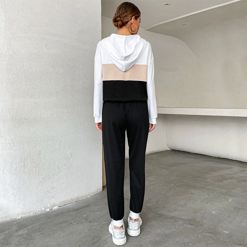 Damen Sportives Jogging-Set mit Kapuze, Tunnelzughose & Seitenstreifen Nord Taschen