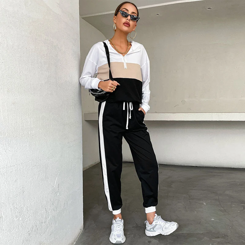 Damen Sportives Jogging-Set mit Kapuze, Tunnelzughose & Seitenstreifen Nord Taschen