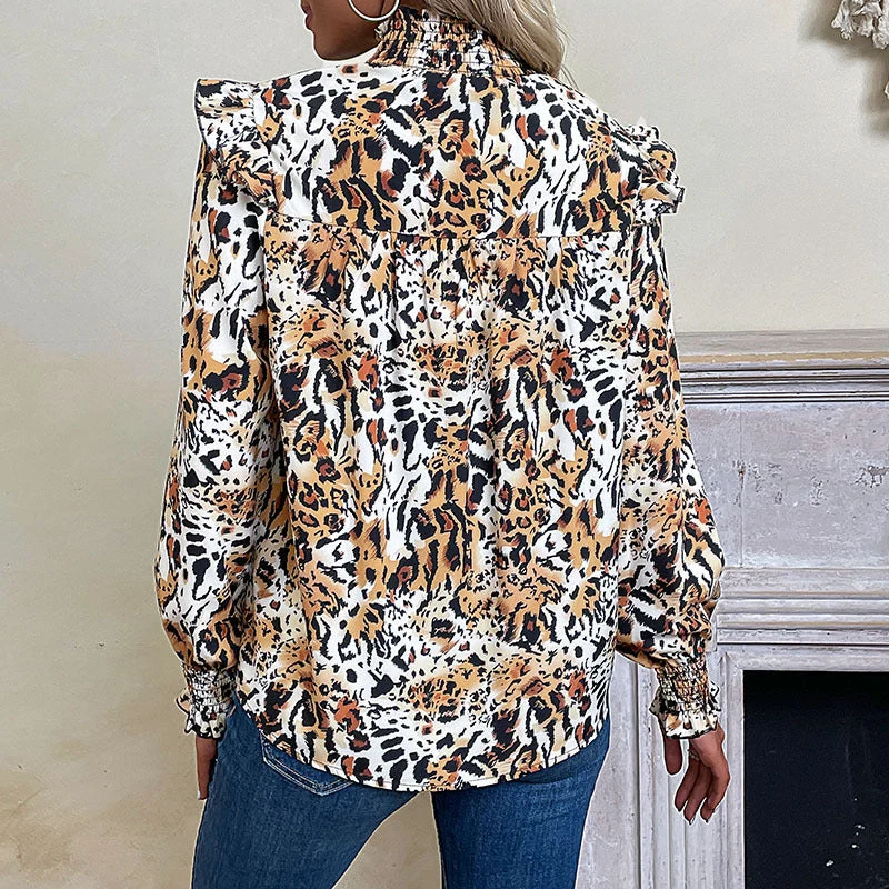 Damen Langärmeliges Blusenshirt mit Smokkragen, Rüschen-Schultern und Animalprint Nord Taschen