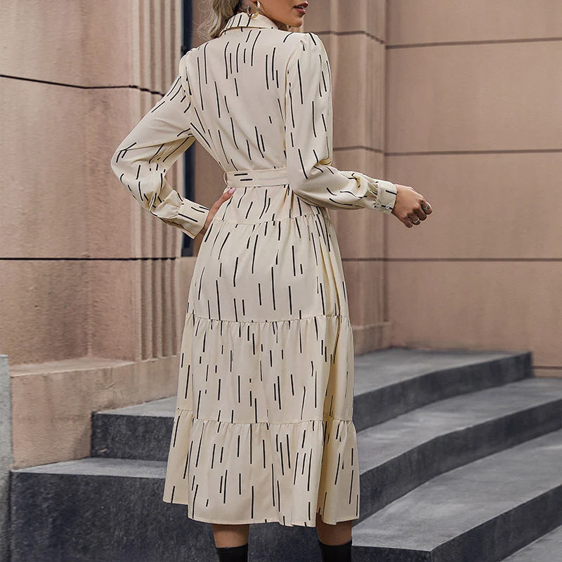 Damen Langärmeliges Hemdblusenkleid mit Stufenrock, Taillengürtel und Frontknopfleiste Nord Taschen
