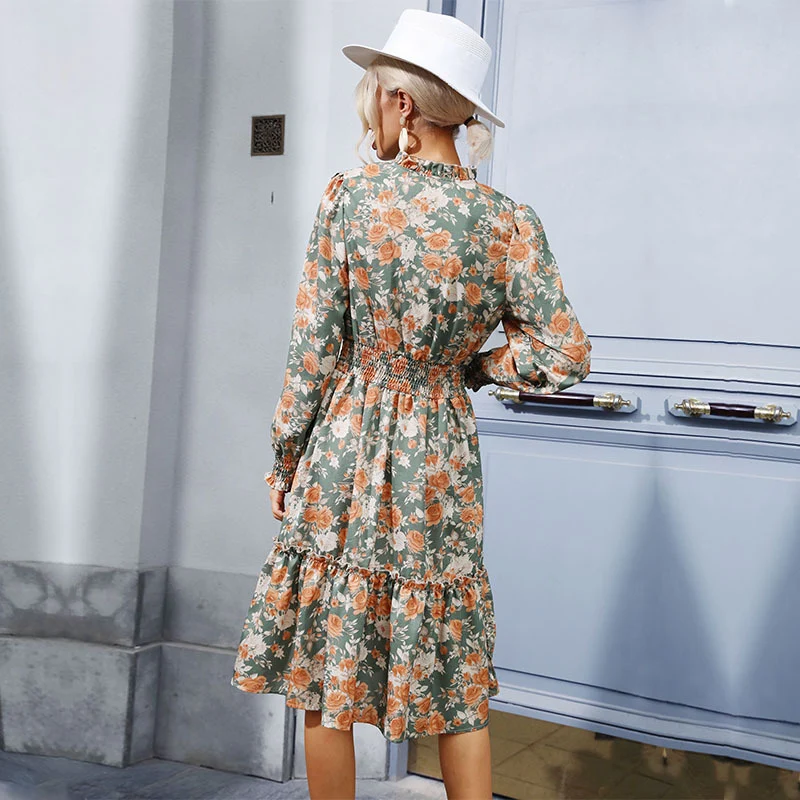 Damen Midikleid mit floralem Print, geschlitzter Knopfleiste, smockierter Taille und Volantstufe Nord Taschen