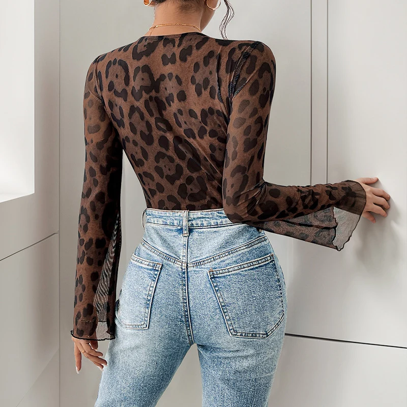 Damen Transparenter Mesh-Body mit Spitzenblende, V-Ausschnitt und Leoprint Nord Taschen