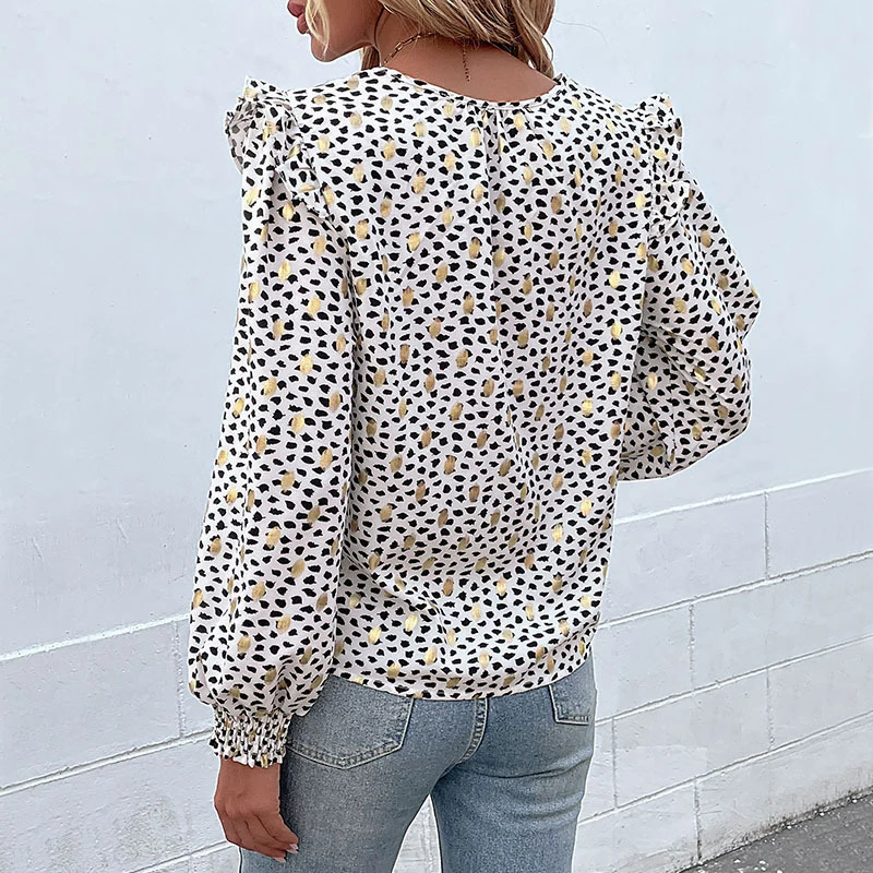 Damen Leichte Chiffonbluse mit gesmokten Ärmelbündchen, V‑Ausschnitt und feinem Animal‑Print Nord Taschen