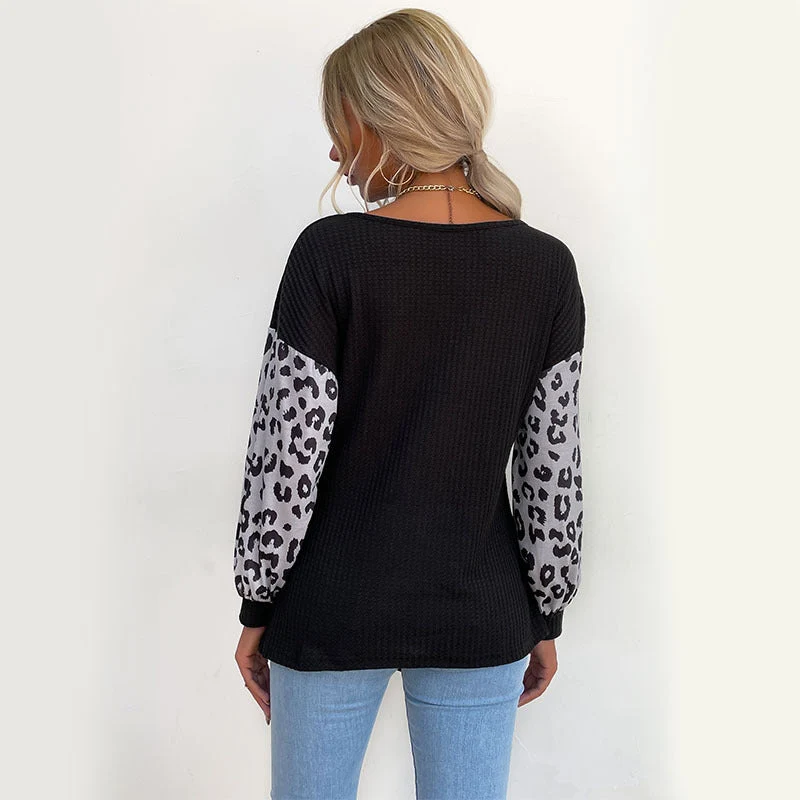 Damen Langärmeliges Waffelshirt mit Knotenfront und Kontrast-Leoärmel Nord Taschen