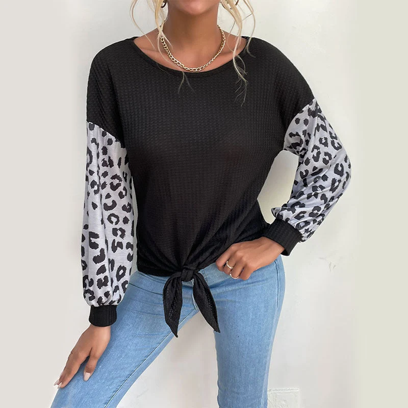 Damen Langärmeliges Waffelshirt mit Knotenfront und Kontrast-Leoärmel Nord Taschen