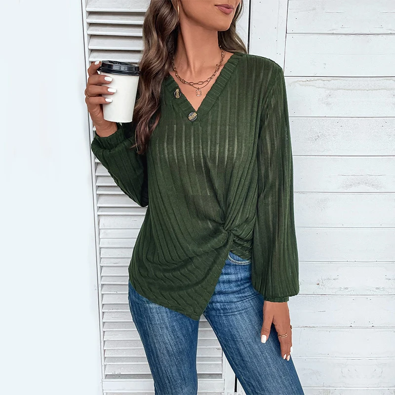 Damen Tailliertes Rippstrick-Longsleeve mit V‑Ausschnitt, Knopfleiste und Twist‑Knoten Nord Taschen