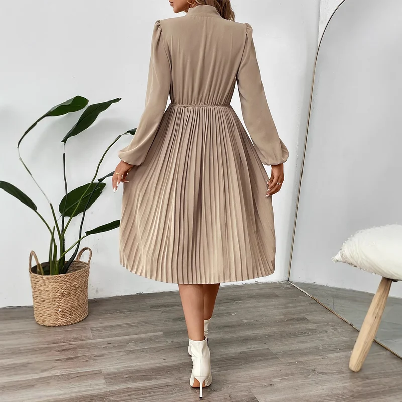 Damen Plissiertes Midikleid mit Schluppenkragen, elastischer Taillenpartie und langen Ballonärmeln Nord Taschen