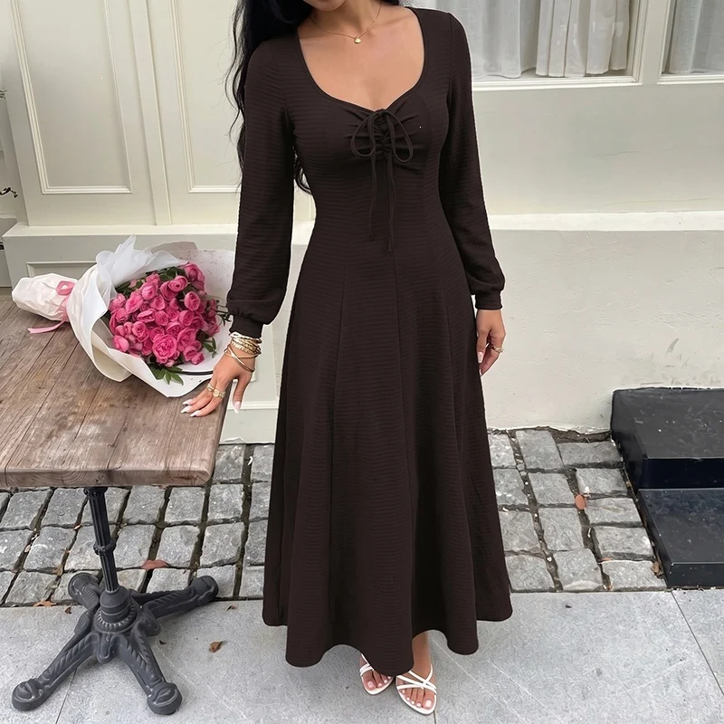 Damen Midikleid aus geripptem Feinstrick mit Schnür-Dekolleté, taillierter A-Linie und langem Arm Nord Taschen