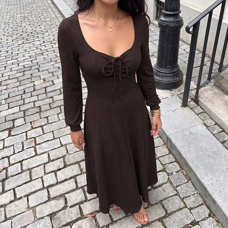 Damen Midikleid aus geripptem Feinstrick mit Schnür-Dekolleté, taillierter A-Linie und langem Arm Nord Taschen
