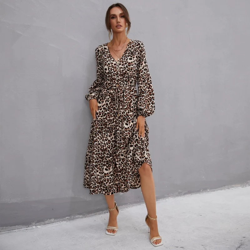 Damen Midikleid aus fließendem Viskose-Mix mit Leopardenmuster, V-Ausschnitt, Bindegürtel und Stufenrock Nord Taschen